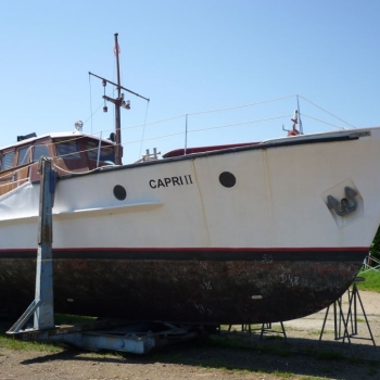 Motoryacht auf der Werft Allermöhe