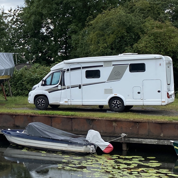 Wohnmobil auf der Werft Allerm&ouml;he